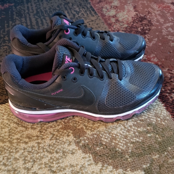 Nike Flywire running shoes - Picture 1 of 3